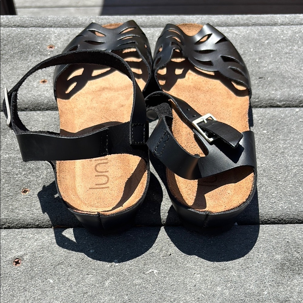 NWOT Lunita Women’s Black Leather Sandals, Peep Toe, Cut Out Design, Size 9 1/2 - Picture 6 of 17